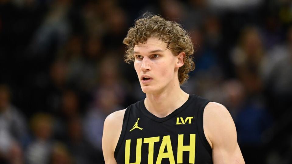 Lauri Markkanen expected to postpone signing extension with Jazz for a day, removing him from trade discussions