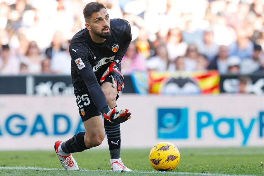 Valencia coach Baraja confident in War and Mamardashvili ahead of Barcelona clash