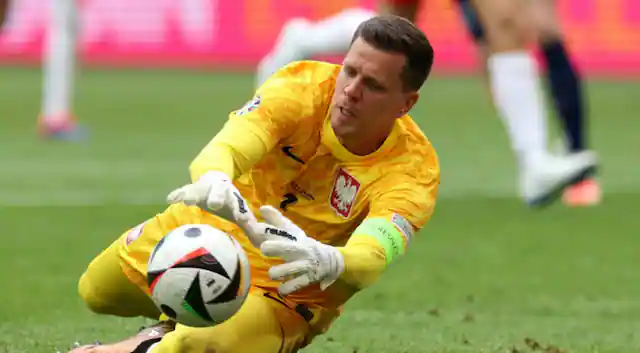 Poland's Goalkeeper Wojciech Szczesny, 34, Announces Retirement from Football