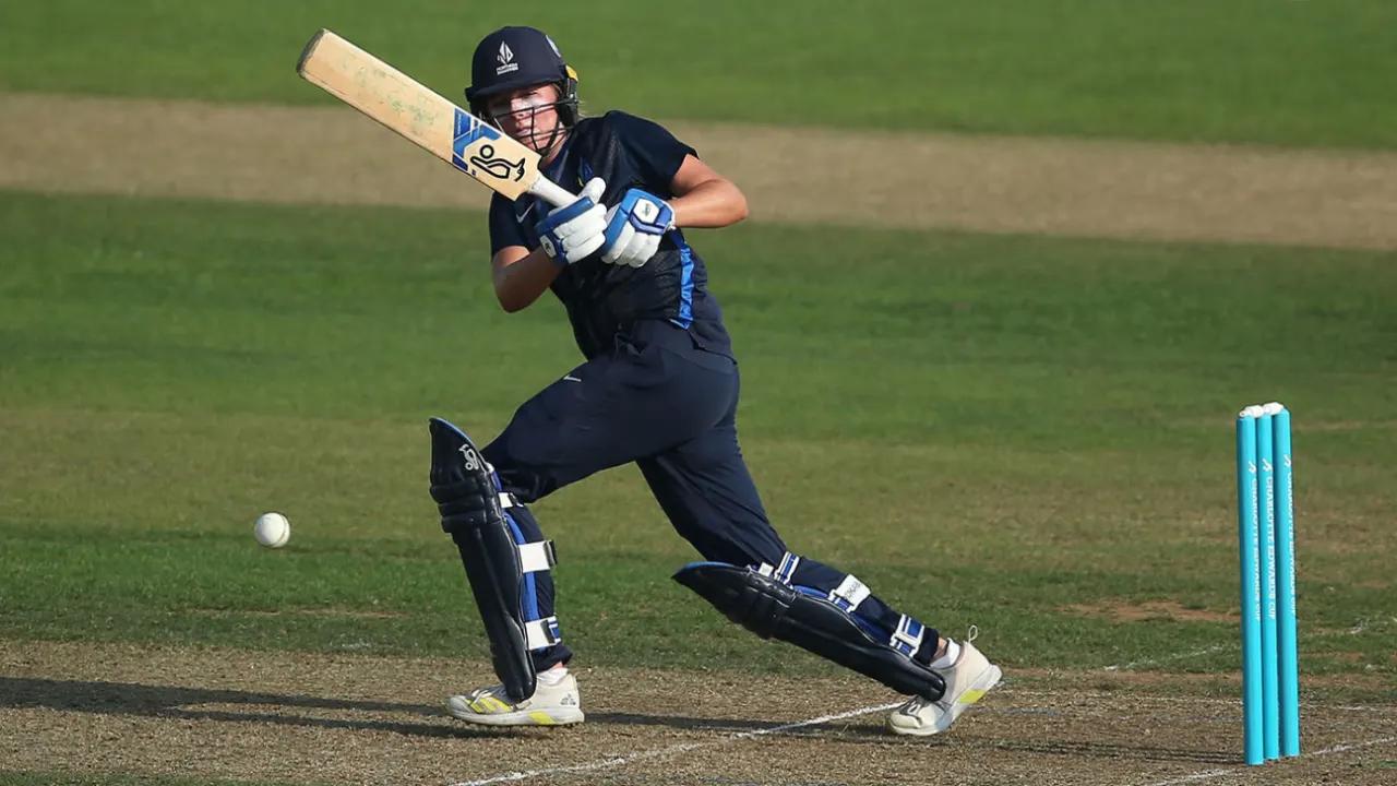 Sterre Kalis and Phoebe Turner shine as Diamonds claim 86-run victory