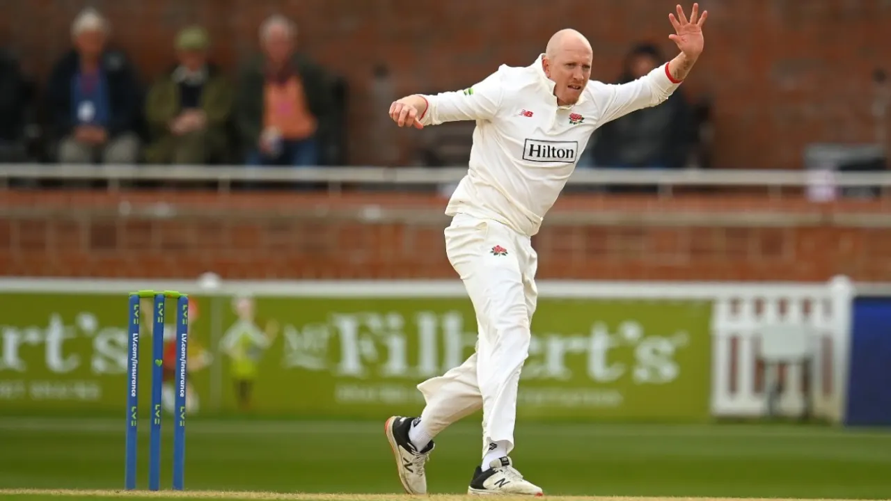 Luke Wells turns the tables as Lancashire's fight for survival puts a dent in Somerset's title hopes