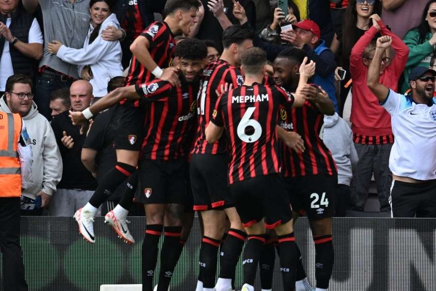 Iraola Provides Key Update on Bournemouth Star Zack Oaten as He Resumes Training Following Surgery